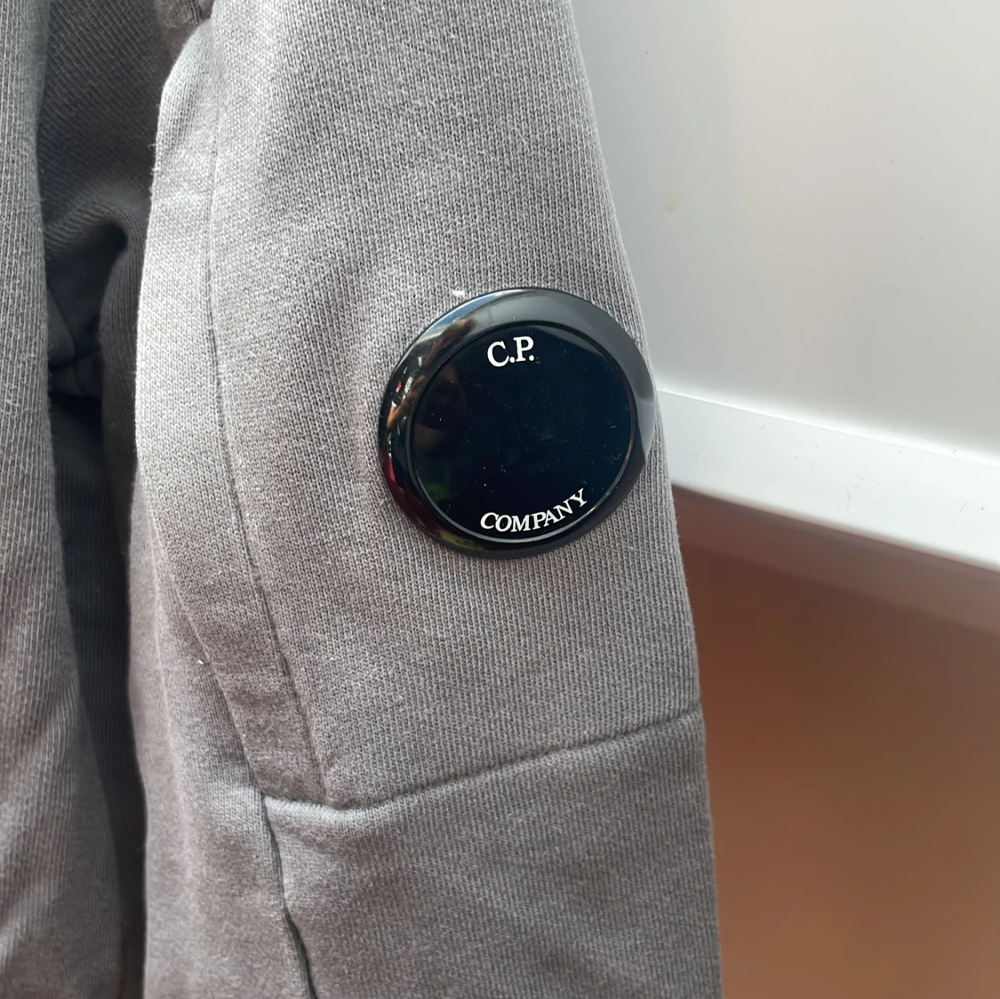 Grå sweatshirt från C.P. Company - 1