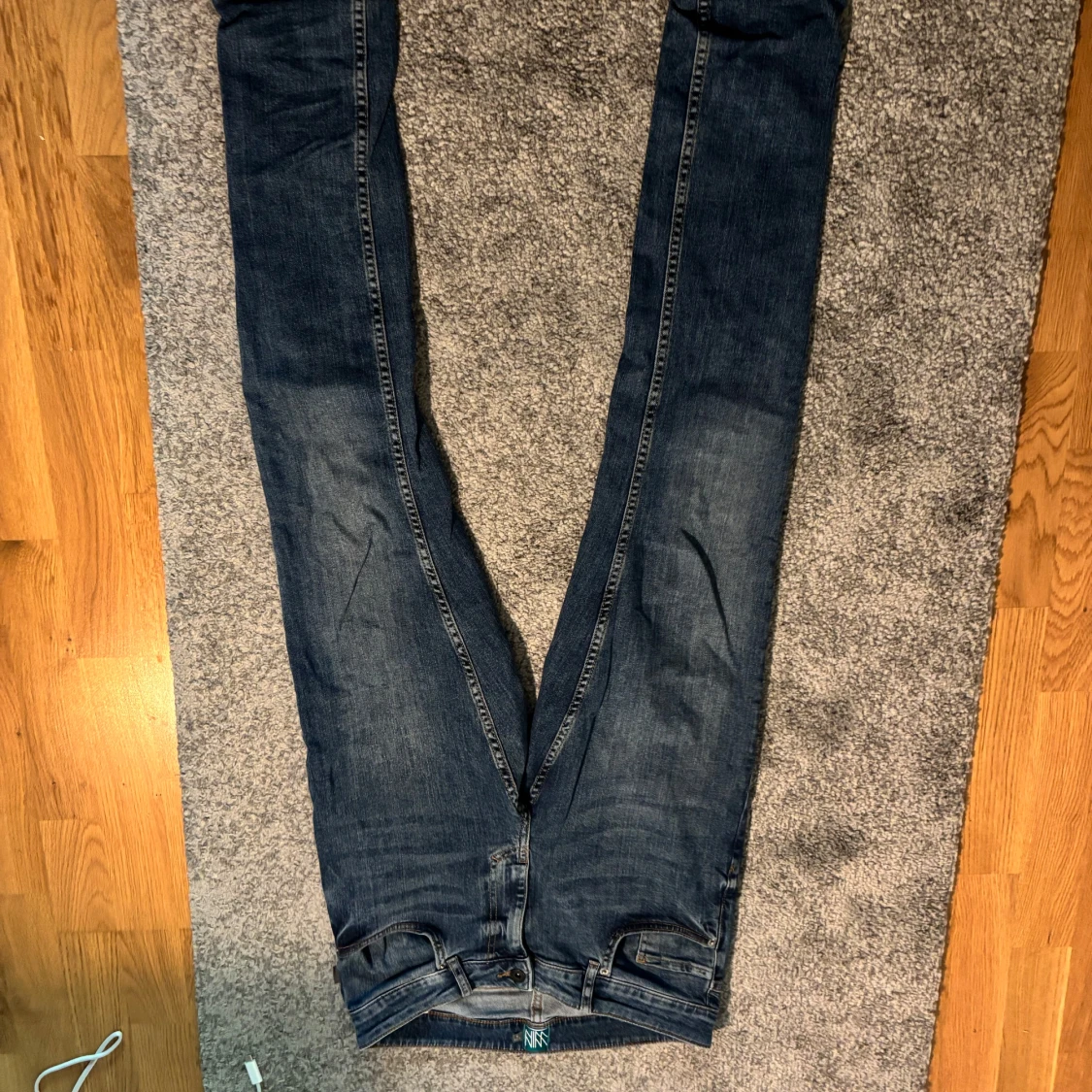 Mörkblå jeansbyxor från WESC, S