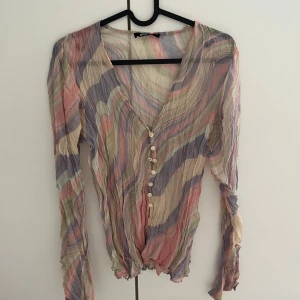 Blus - Färgglad blus ”Moa” från Gina knappt använd storlek XS 60kr+frakt 🌈