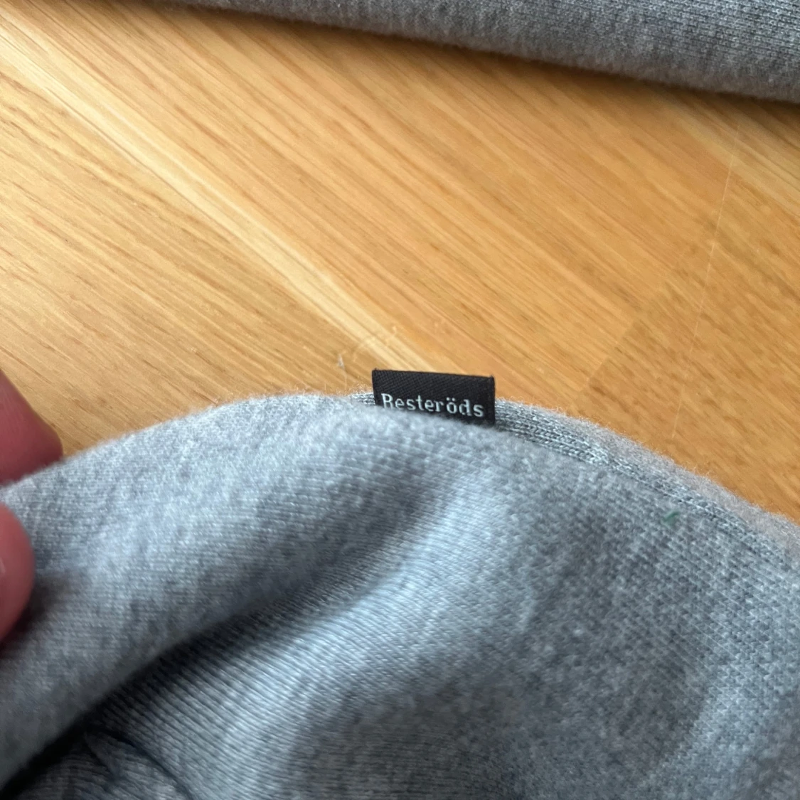 Grå hoodie från resteröds - 1