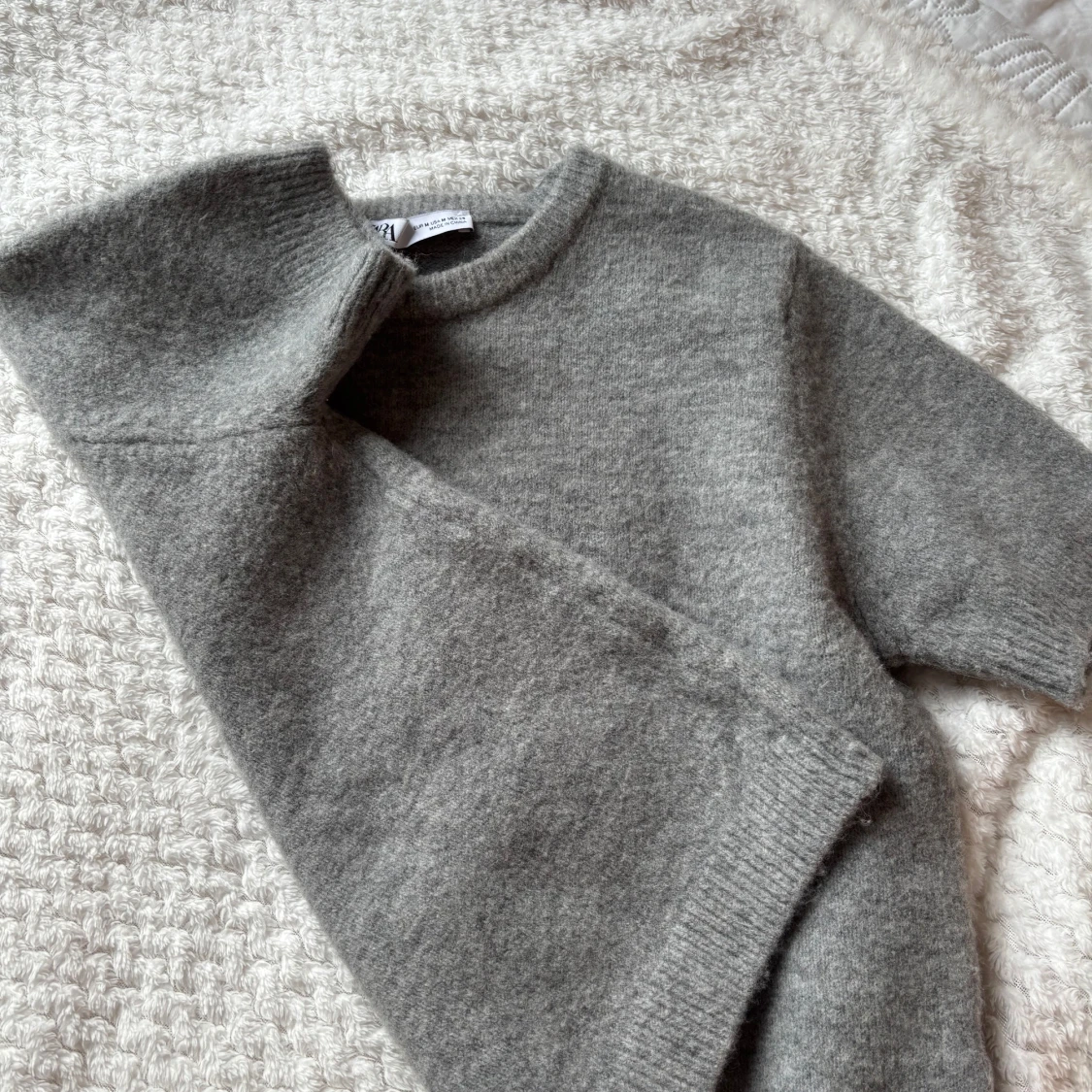 Grå stickad tröja från Zara - 1