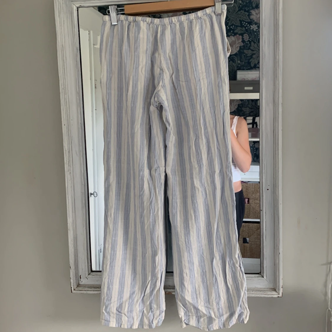 Randiga linnebyxor från H&M XS - 1