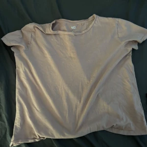 Säljer en T-shirt från lager 157 - Säljer min systers T-shirt. storlek L