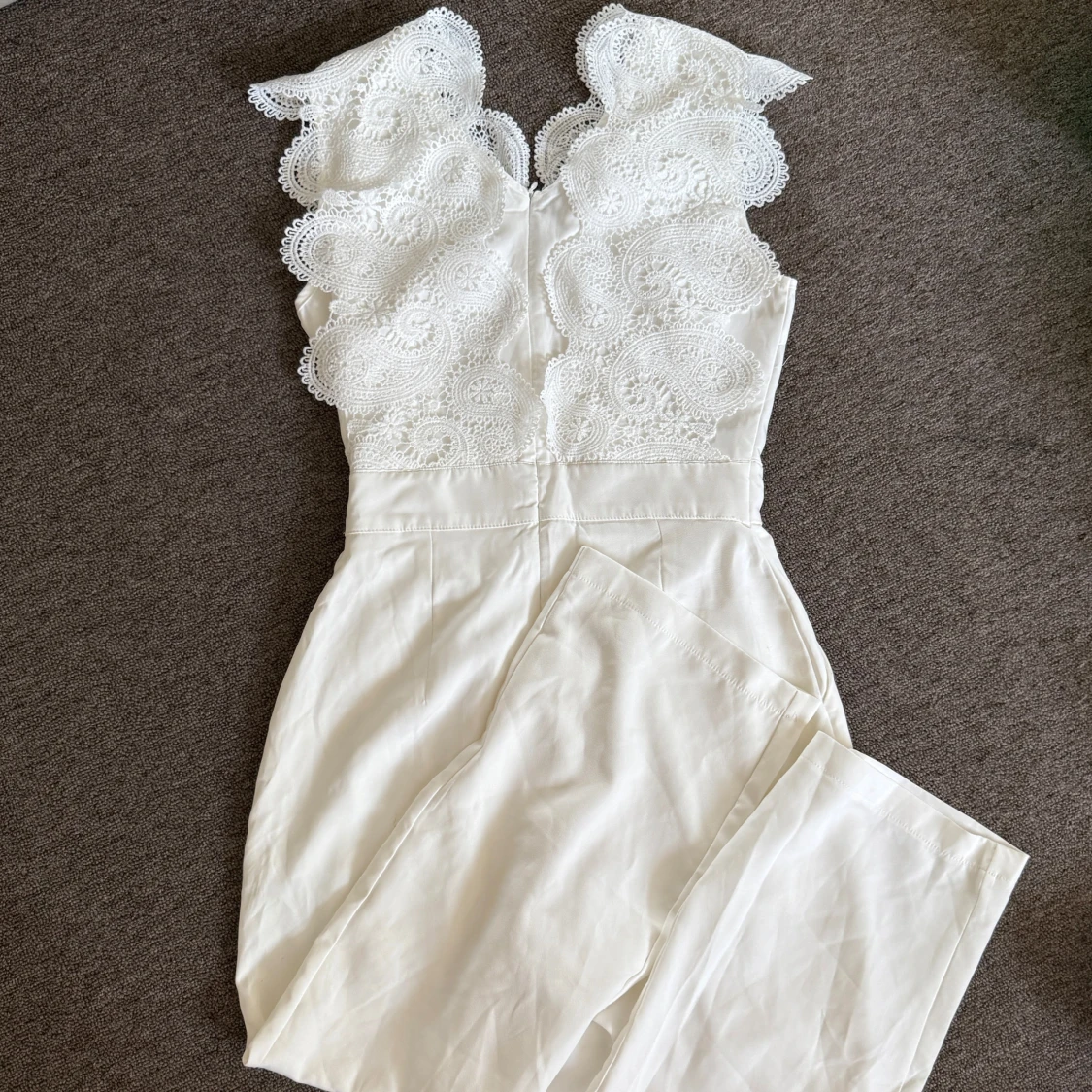 Vit spetsdetaljerad byxdress