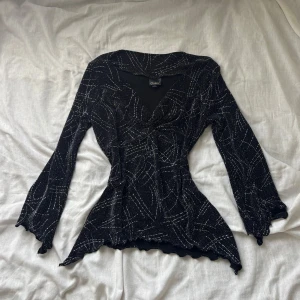 glittrig festtopp  - Jätte fint skick och jätte söt!! 