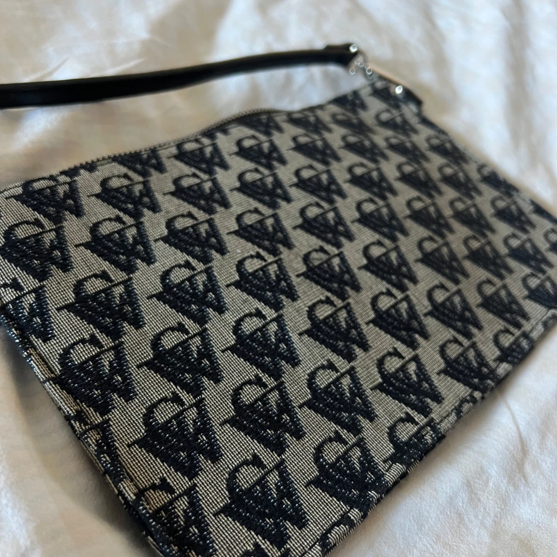 Svart och grå axelväska från Carin Wester - 1