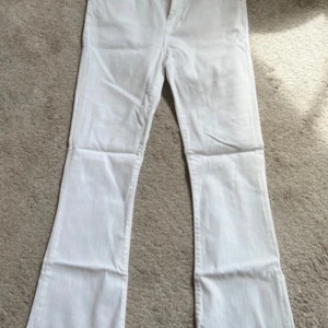 Vita lois jeans  - Nya lois jeans aldrig använt men finns ingen prislapp kvar 