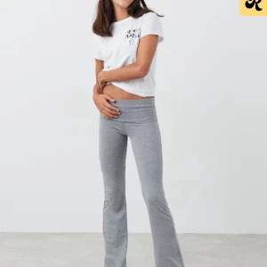 Yoga pants - Säljer mina yoga pants från Gina i storlek 158/164 då dom är för små. Helt slutsålda på hemsidan, inga defekter💕