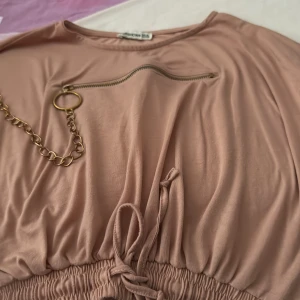 Toppar  - Dem är fina och sköna  och olika storlek tre för 70kr bara .