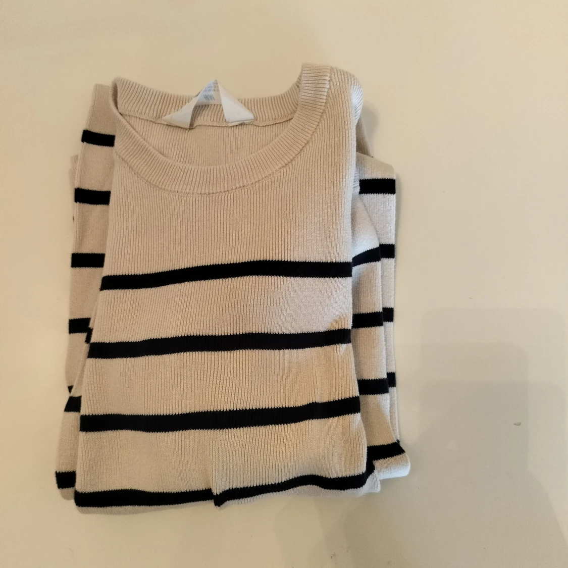 Randig beige stickad tröja - 2