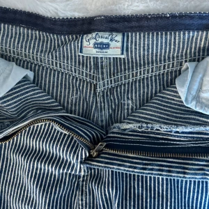 Jeanskjol - Söt randig kjol, köpt second hand💞 marinblå/vit