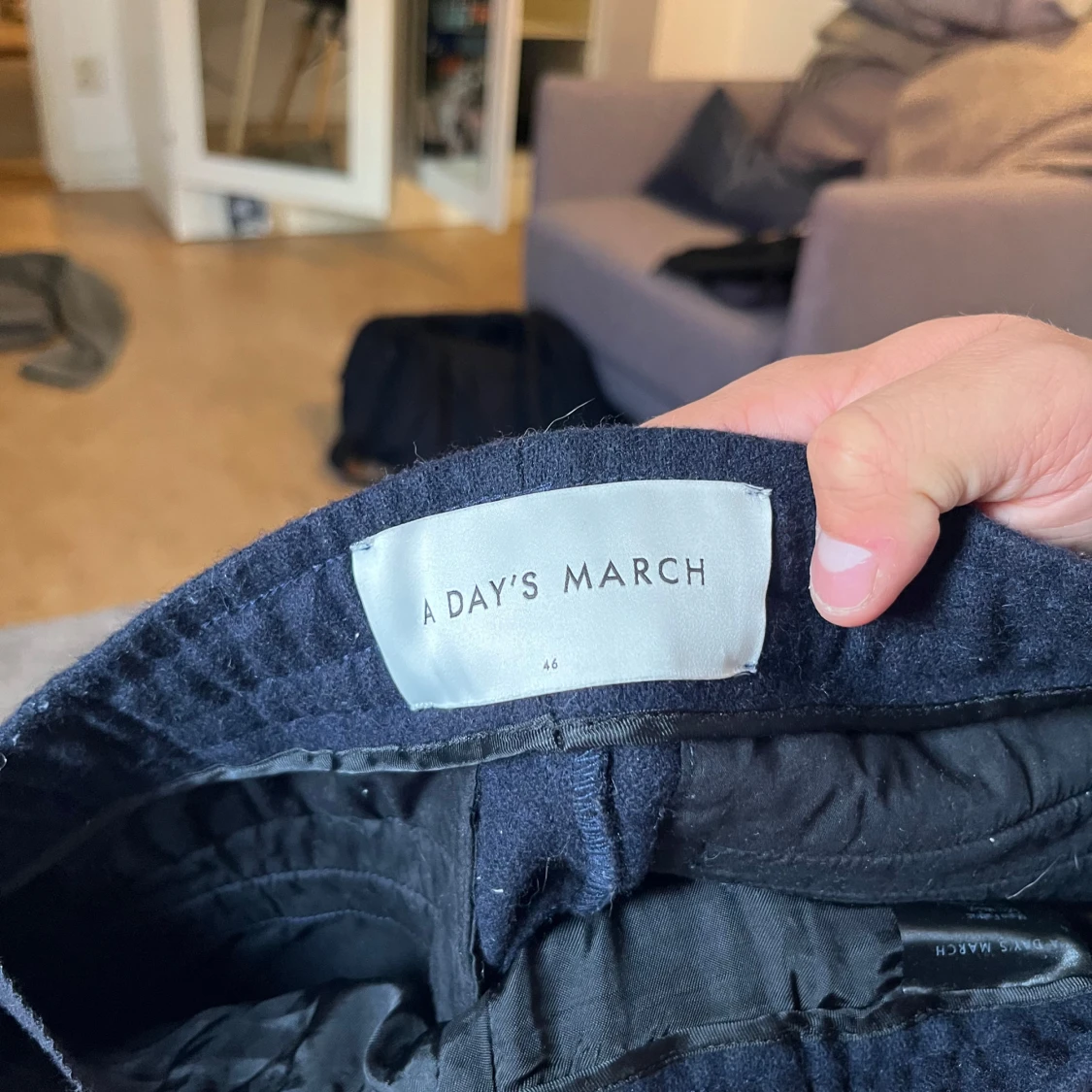 Mörkblå chinos från A days march - 2