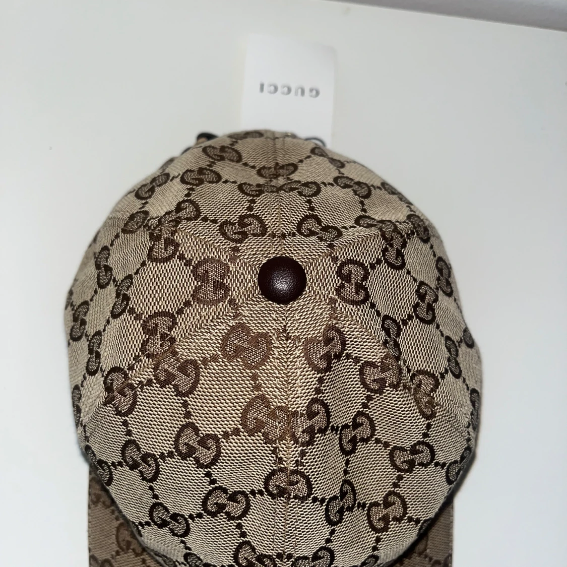 Beige keps från Gucci med GG-mönster - 1