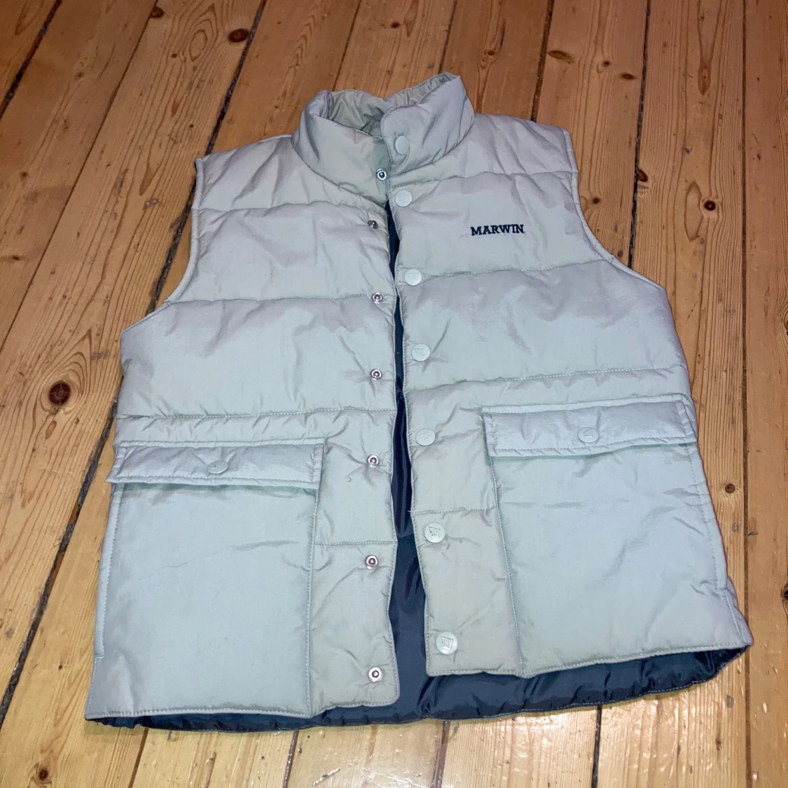 Beige dunväst från Marwin - 1