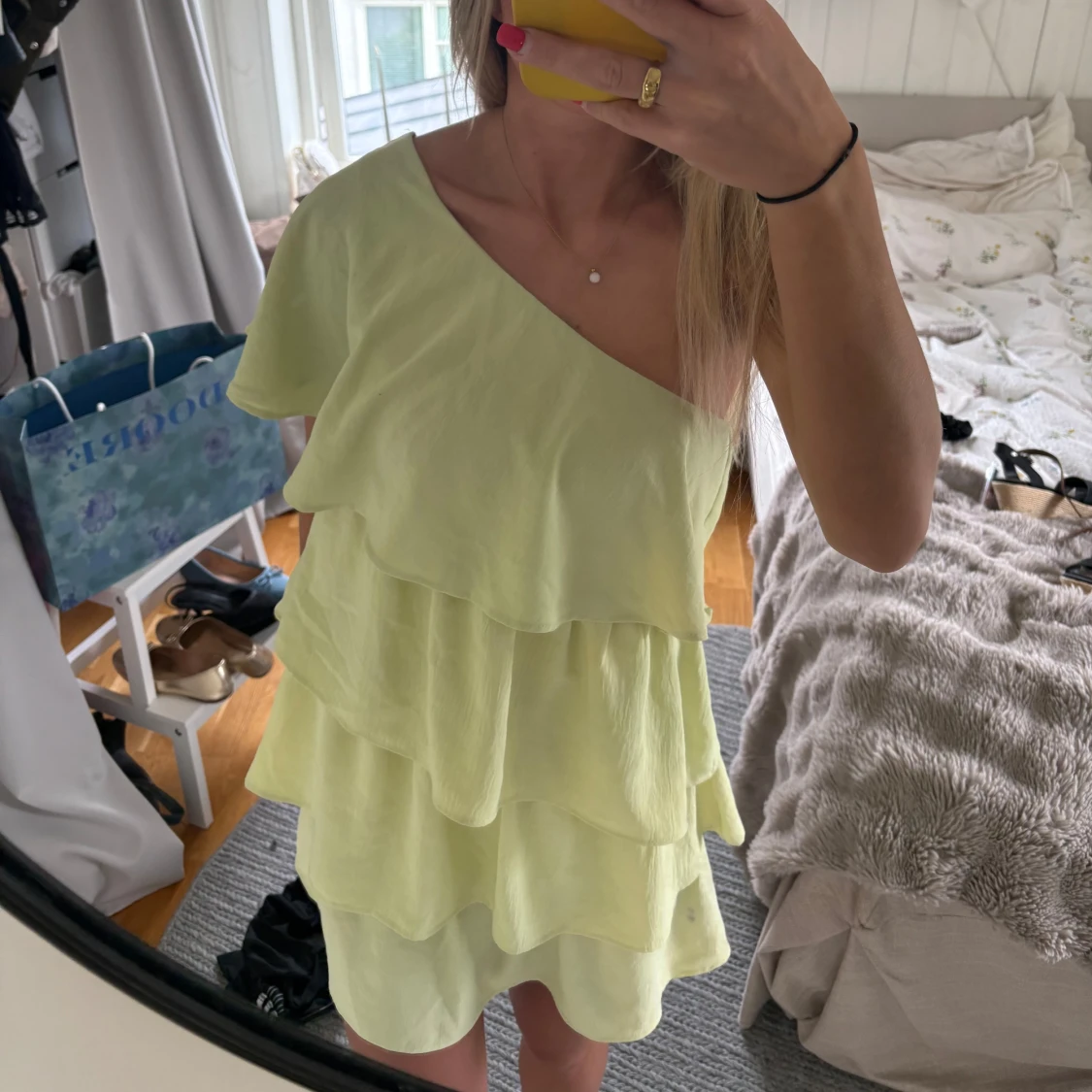 Gul volang klänning  - 1