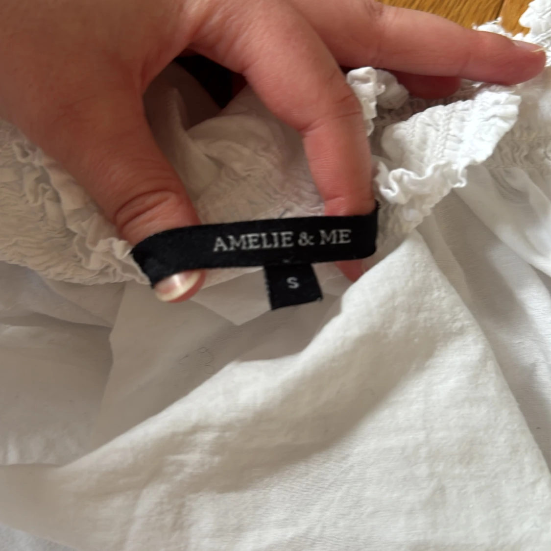 Vit blus med blått mönster - 4