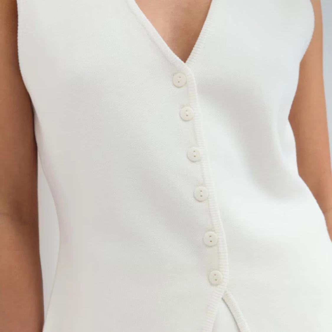 Gina vit stickad väst med knappar - 2