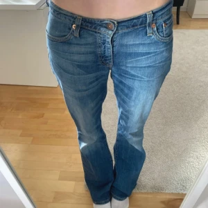 Levis 529  low bootcut jeans - Low wais Bootcut/ flare jeans från Levis. Köpta second hand men i fint skick. Säljs ej längre! W30 L34 💞