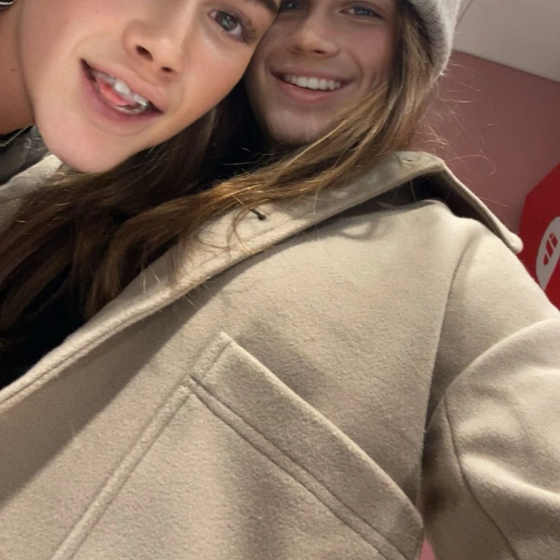 Beige kappa med stora fickor - 1