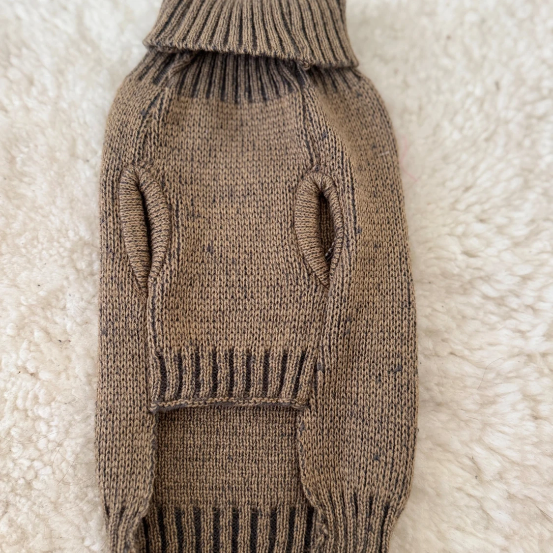 Stickad beige hundtröja med tassmärke - 1