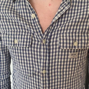 Ralph lauren skjorta - Rutig skjorta med dubbla bröstfickor från ralph lauren, storlek s och han på bilden är 182,