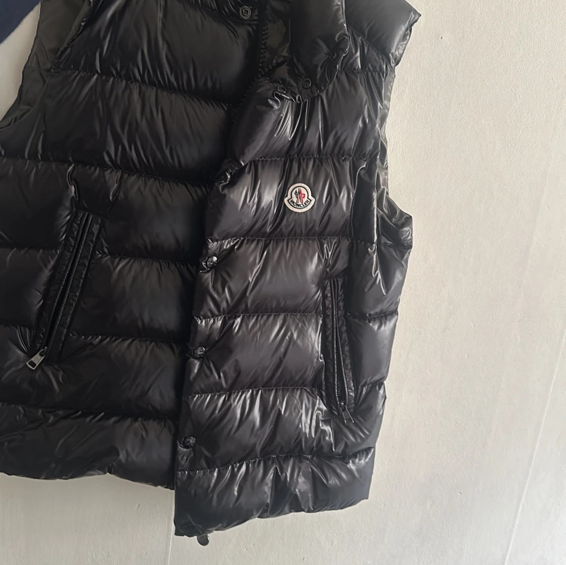 Svart dunväst från Moncler
