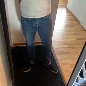 nudie jeans - Säljer ett par klassiska och populära nudie jeans grim Tim i slim fit, super bra skick nypris 1700 mitt pris 299, storlek 29/30