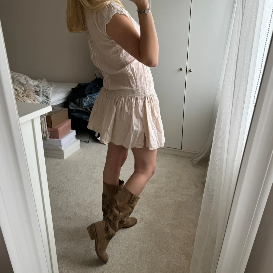 Snygg kortärmad klänning - 2