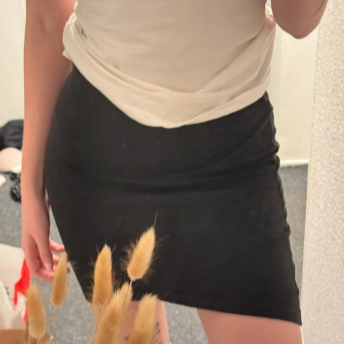 Svart ribbad kortkjol från Gina Tricot