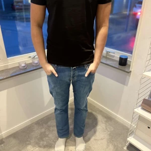 Jacob Cohen jeans  - Tja! Säljer ett par feta Jacob Cohen jeans i storlek 36 men sitter som 33! Om ni har frågor elller funderingar hör av er. Priset kan diskuteras! 