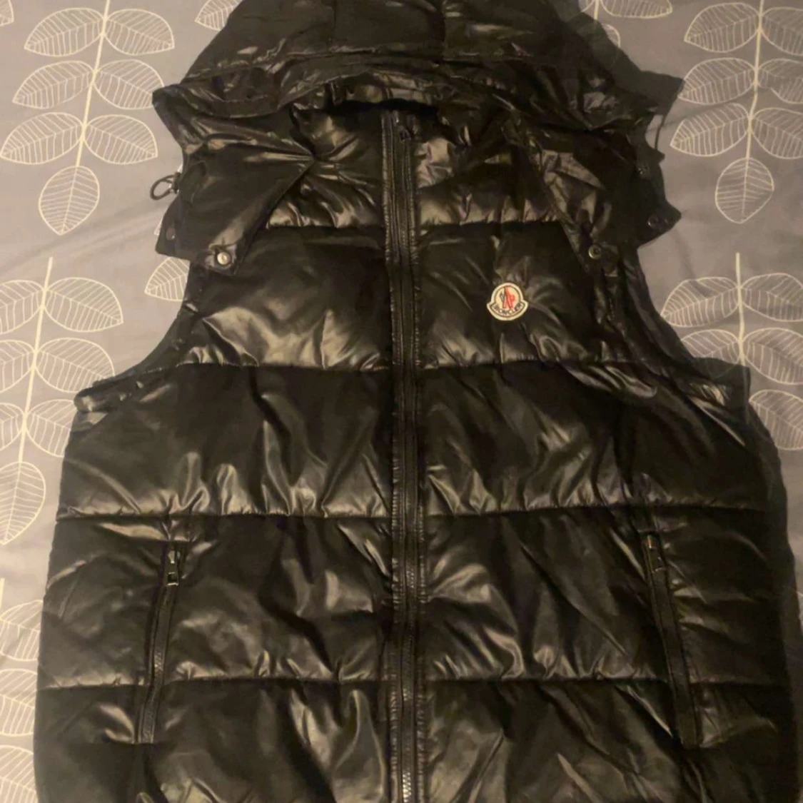 Svart dunväst från Moncler