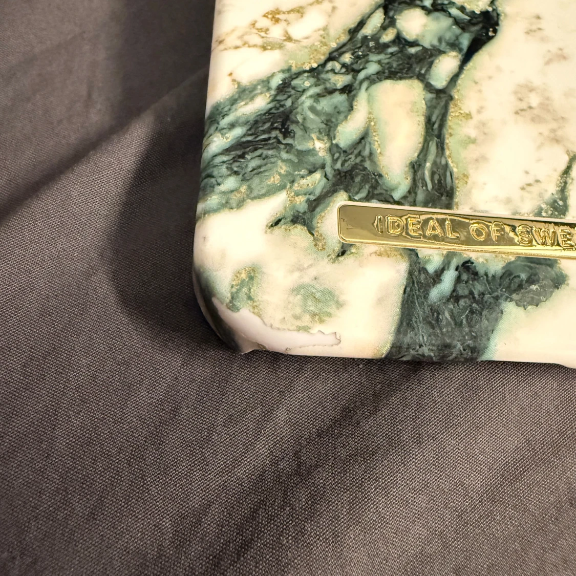 Grönvit marmorerat mobilskal från iDeal of Sweden - 2