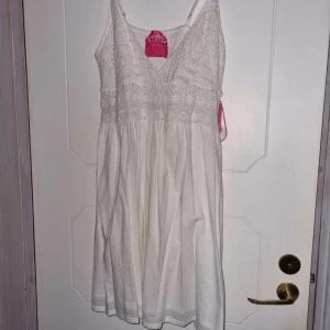 Klänning spets - Ka of sweden - Klänning i spets, stl L. Helt ny🤍