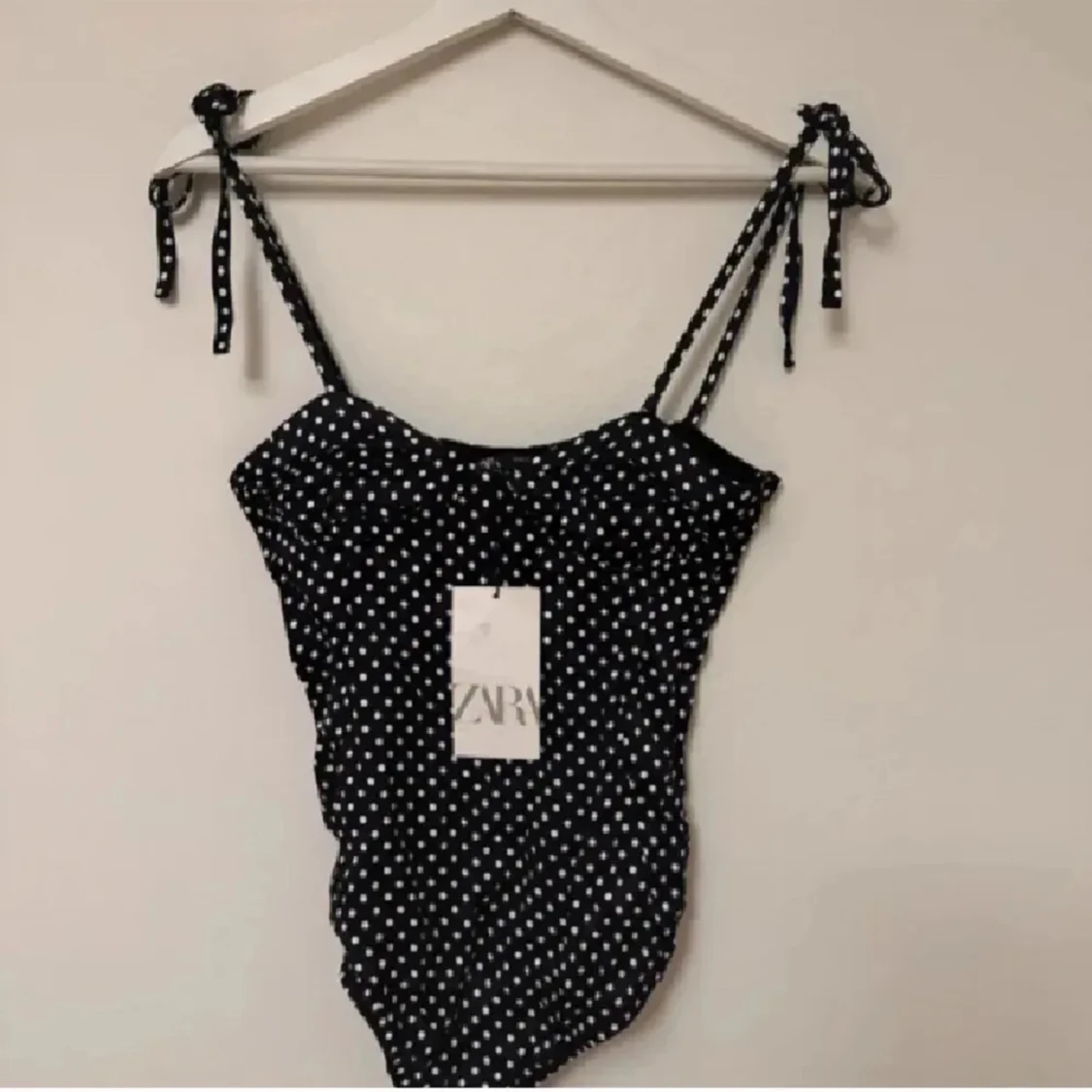 SÖKER EFTER DENNA BODY IFRÅN ZARA