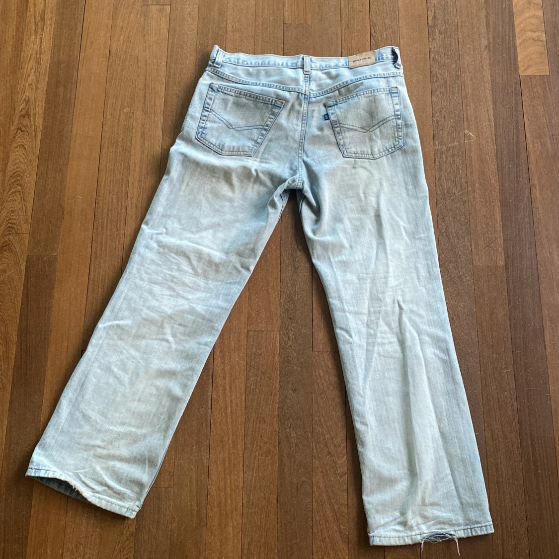 Ljusblå jeansbyxor från Bridle - 1