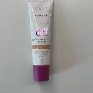 CC cream  - Jätte fin cc cream från lumene säljer då den var aldeles för ljus för mig💗