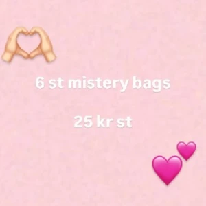 Mistery bags - Säljer 6 stycken mistery bags för 25 kr styck. Innehållet är en överraskning och varje påse är unik. Perfekt för dig som gillar spänning och vill testa något nytt! 💖Påsarna innehåller väldigt mycket smycken💕