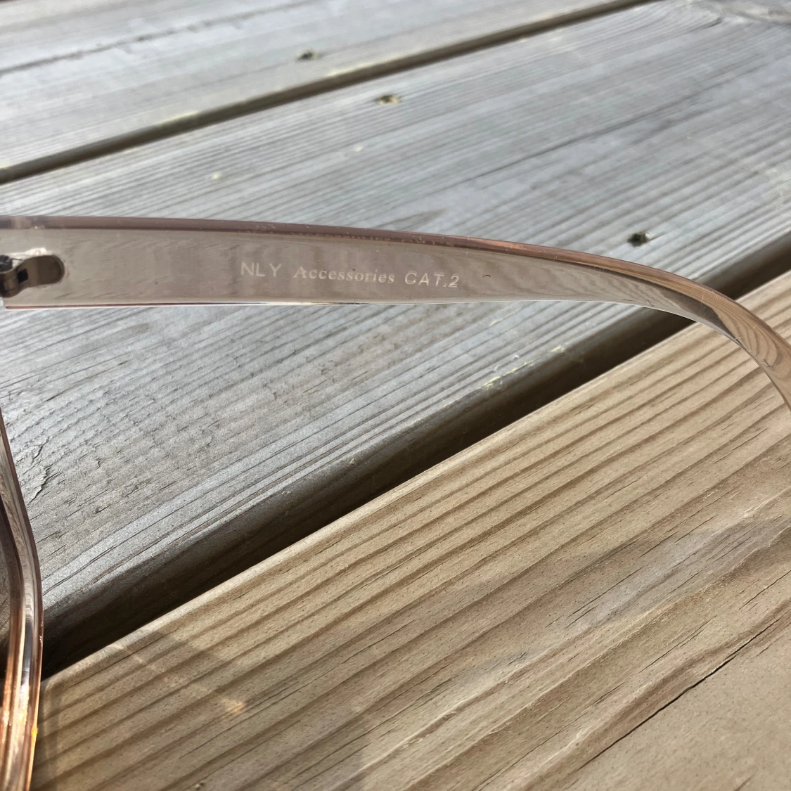 beige solglasögon från NLY Accessories - 1