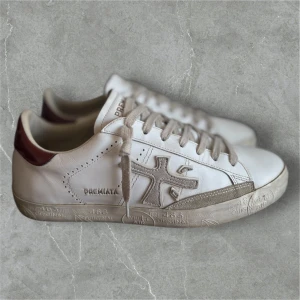 Premiata sneakers - Premiata sneakers | skick 9/10 | Storlek 42 (passar även 43) | nypris 3,5k, vårt pris 1899 | Endast skorna ingår | Skirv om du har funderingar etc // M&M fashion 🙌🏼