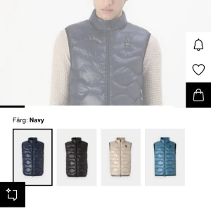 Mörkblå dunväst från Blauer - Säljer en snygg mörkblå dunväst från Blauer. Västen har en quiltad design och dragkedja framtill. Perfekt för kyligare dagar med sin lätta och andningsbara värme. Bra skick, pris kan diskuteras