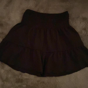 Kjol - Svart kjol från gina