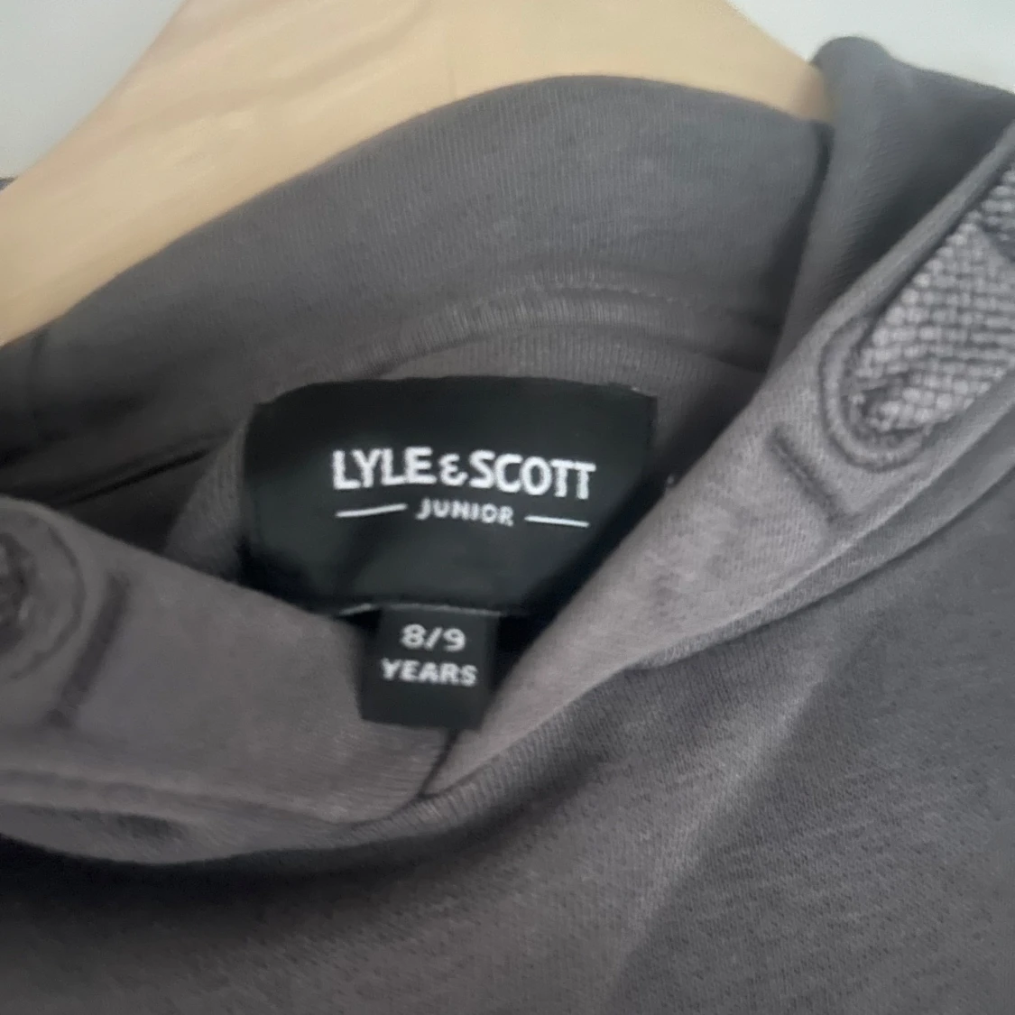 Brun hoodie från Lyle & Scott - 2