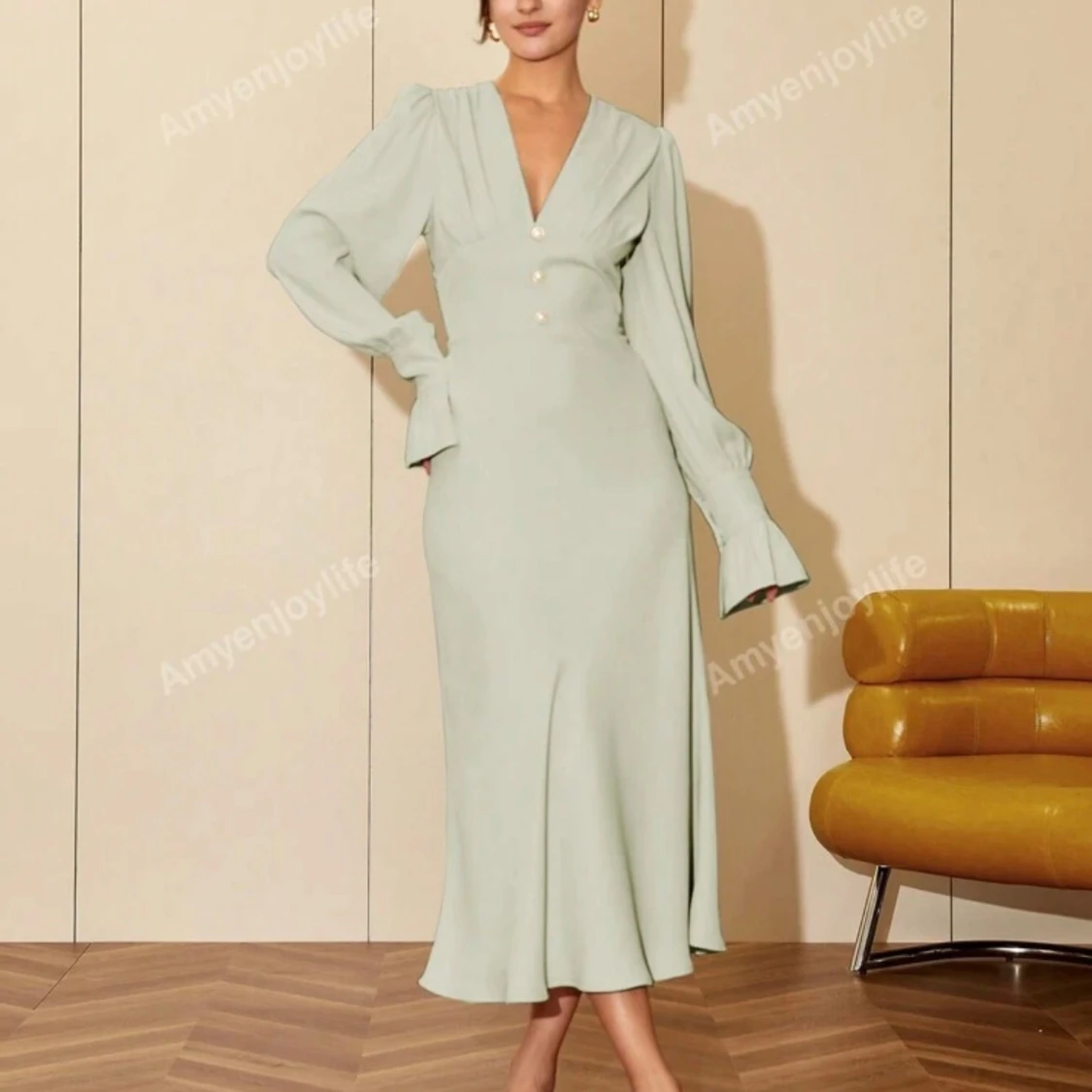 Mintgrön klänning med knappar