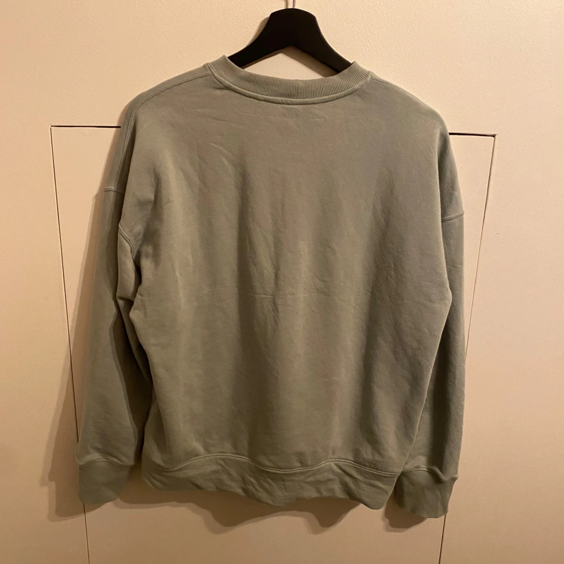 grå/grön sweatshirt  - 1