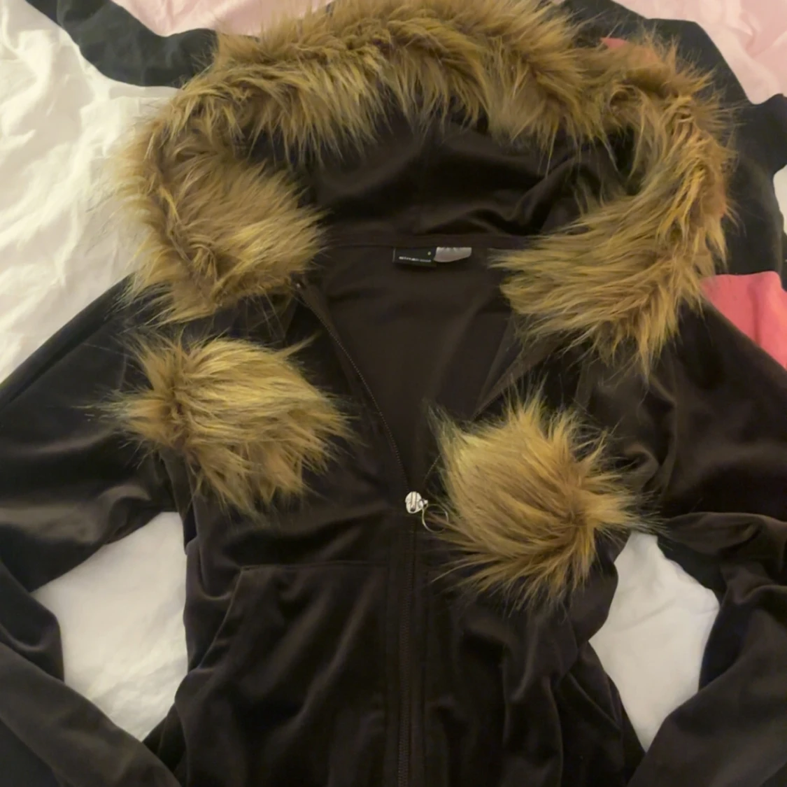 Fur hoodie med vingar