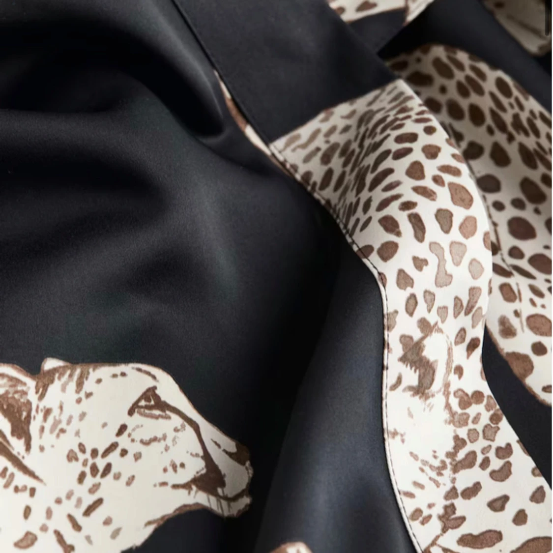 Svart kimono morgonrock med leopardmönster - 1