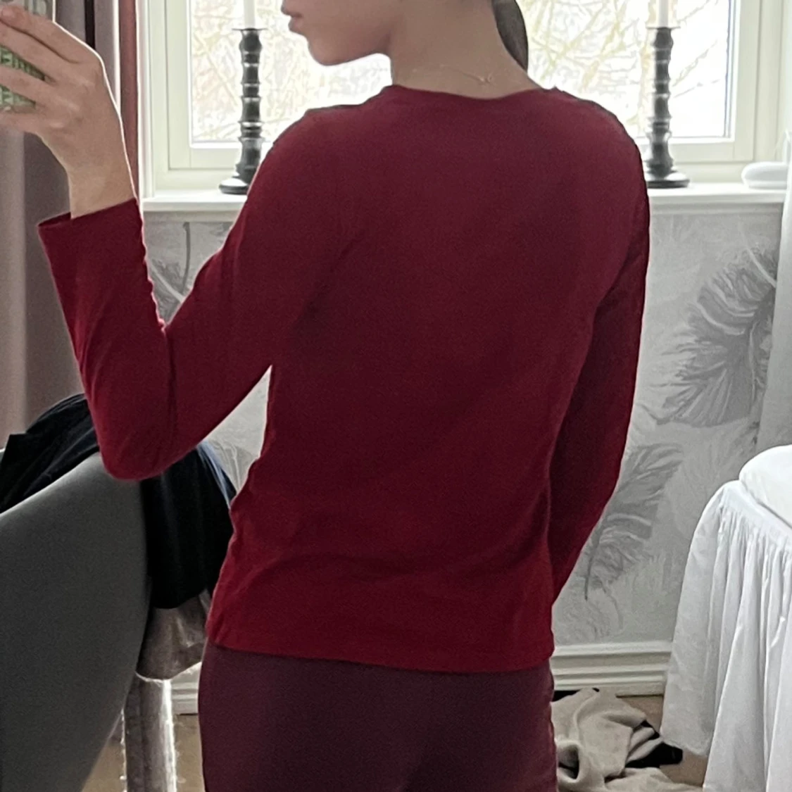 Röd långärmad tröja  - 1