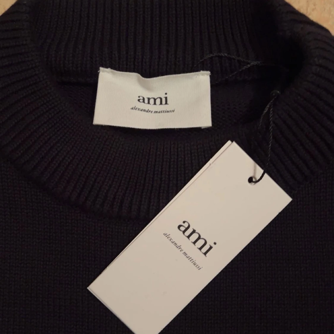 Svart stickad tröja från Ami - 1