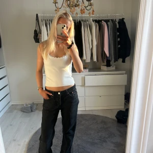 Svarta lågmidjade jeans  - Jätte snygga jeans🌸🌸
