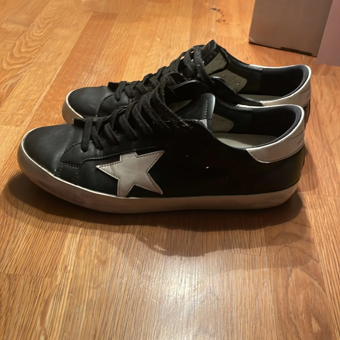 Svarta sneakers från Golden Goose - 4
